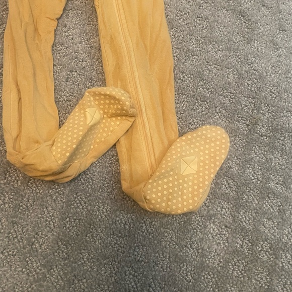 Kyte Baby dual zipper footie pajamas. Marigold color. 18-24 months. - Picture 3 of 4